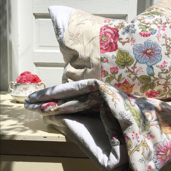 “Introduction” Floral Cottagestyle Pillow/ Throw - Picture 2 of 7